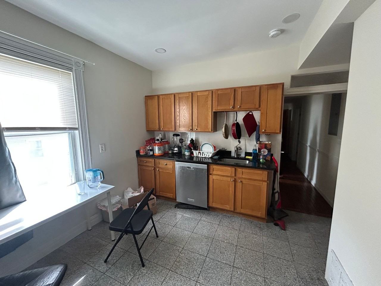 190 Highland St - Photo 5 of 11