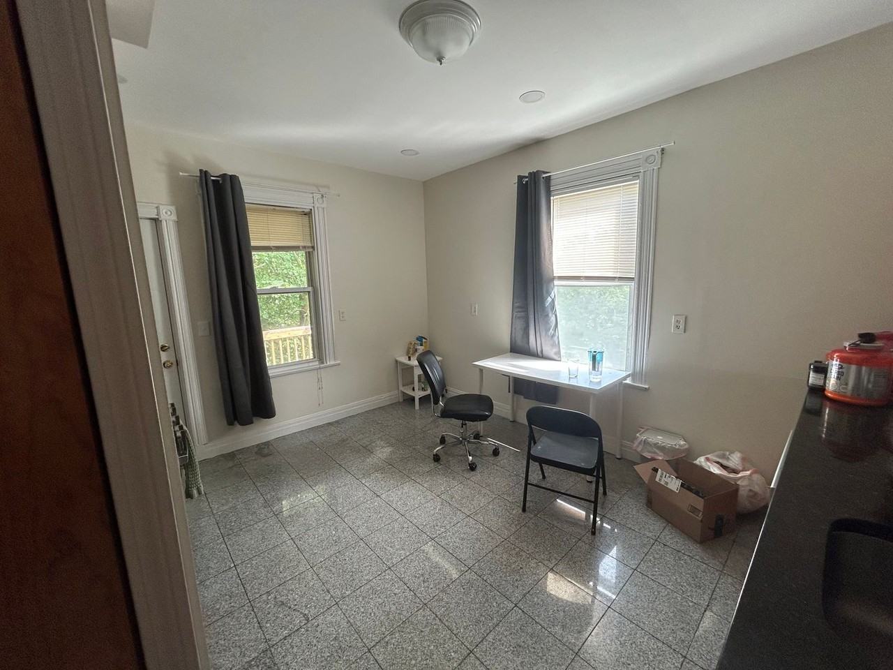 190 Highland St - Photo 7 of 11