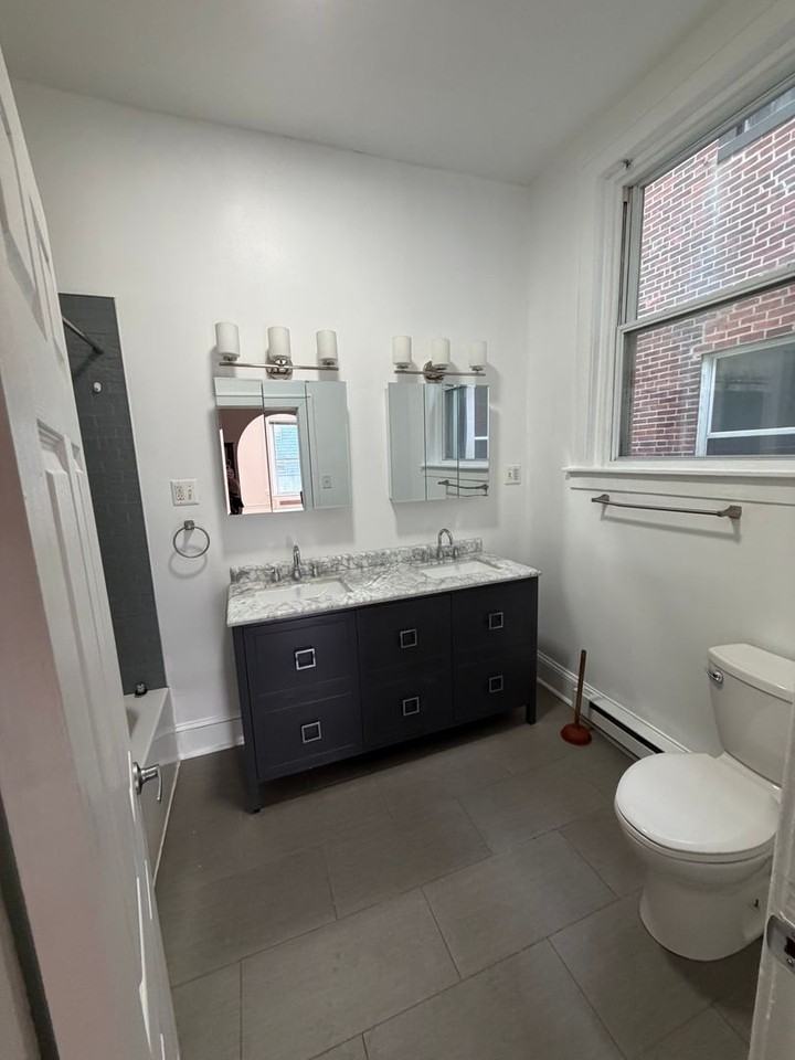 1807 S Broad Street - Photo 4 of 33