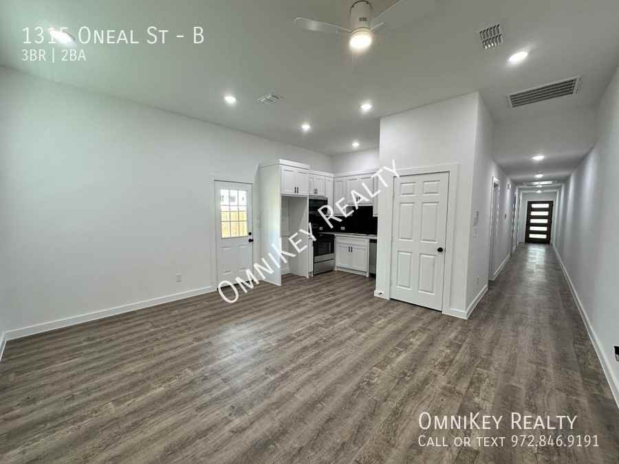 1315 Oneal St #B - Photo 2 of 16