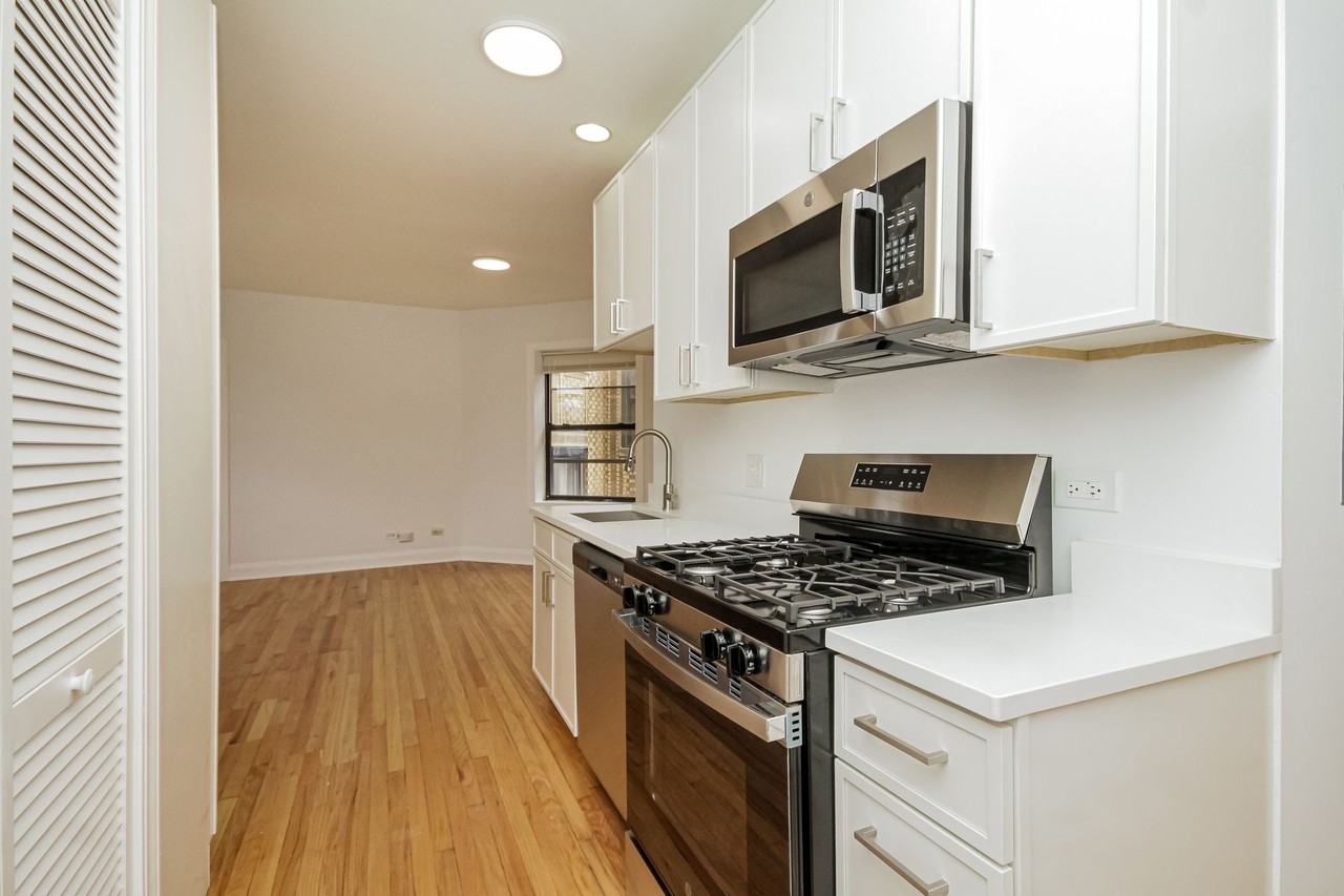 37 SQUARE APARTMENTS - Photo 2 of 26