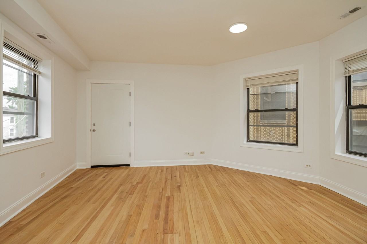 37 SQUARE APARTMENTS - Photo 4 of 26