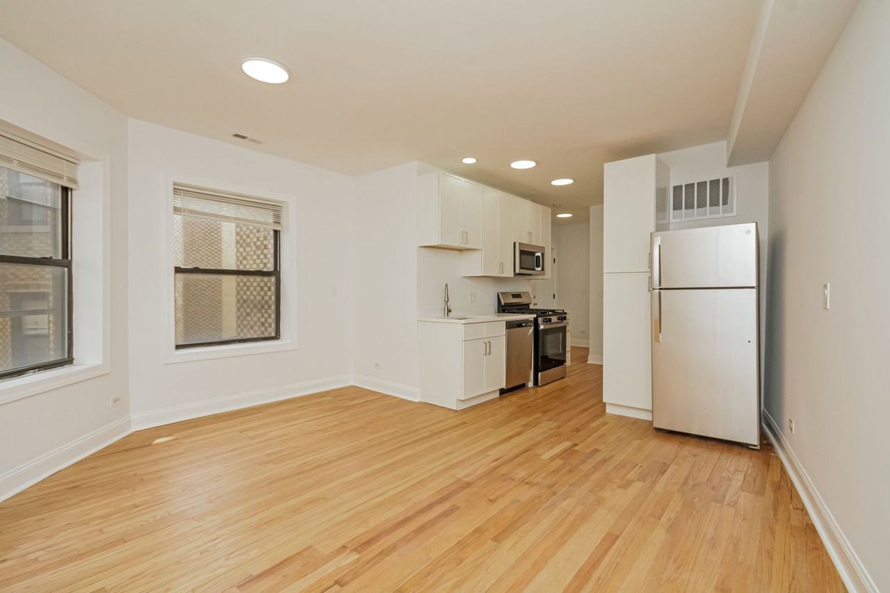 37 SQUARE APARTMENTS - Photo 5 of 26