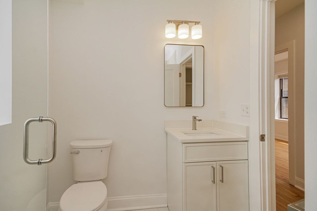 37 SQUARE APARTMENTS - Photo 6 of 26