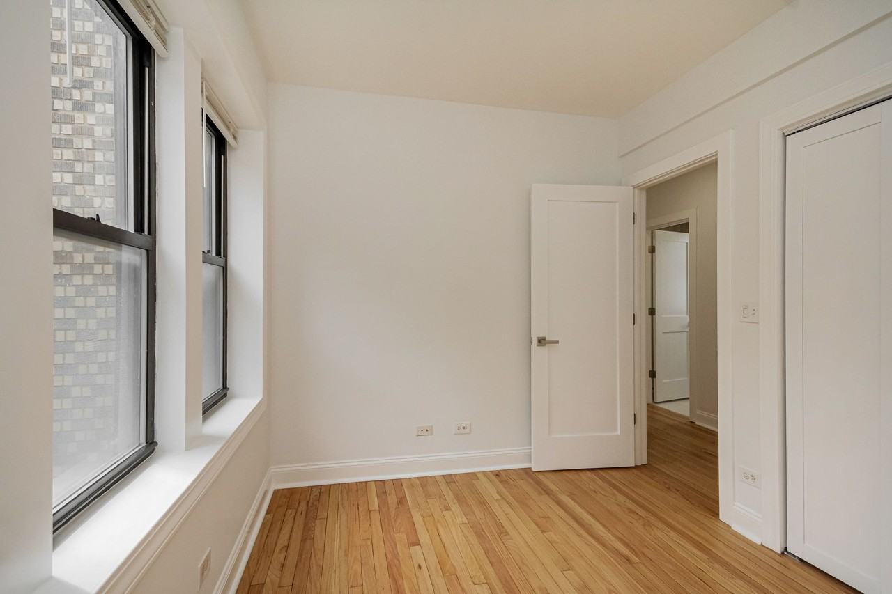 37 SQUARE APARTMENTS - Photo 7 of 26