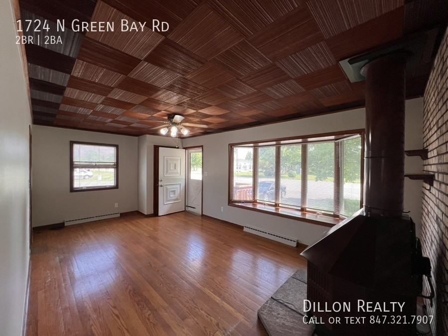 1724 Green Bay Rd - Photo 3 of 22