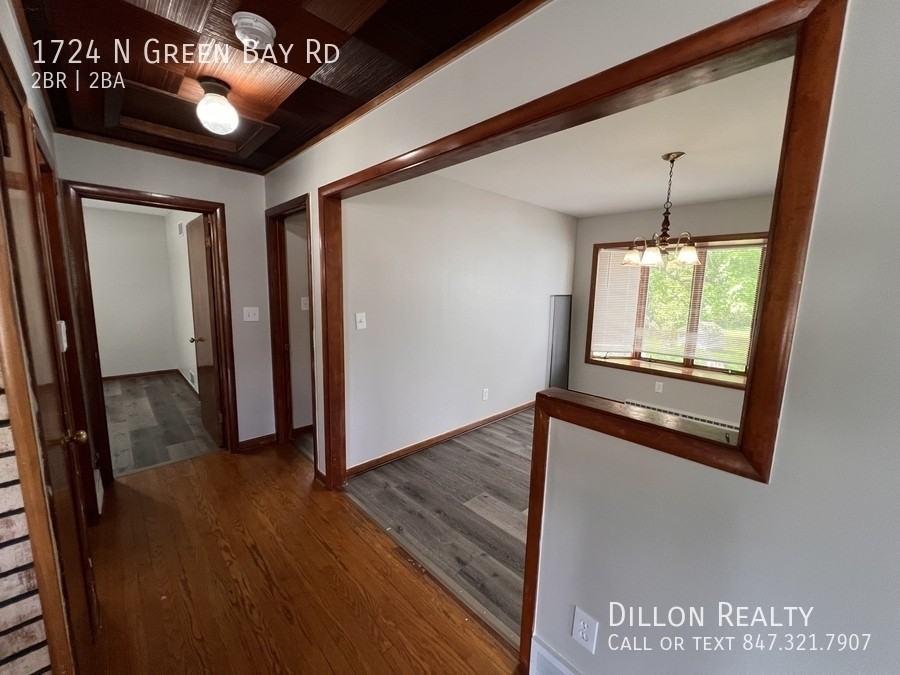 1724 Green Bay Rd - Photo 4 of 22