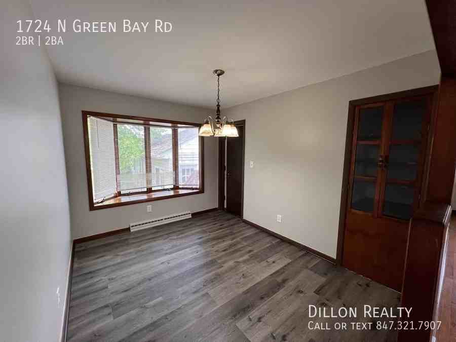 1724 Green Bay Rd - Photo 5 of 22