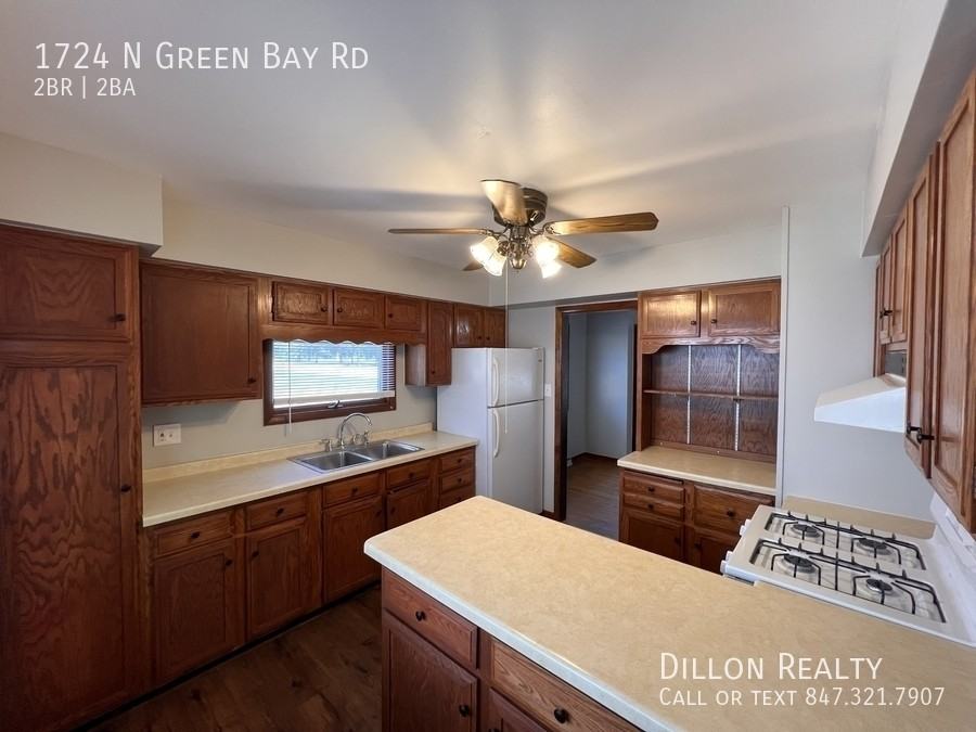1724 Green Bay Rd - Photo 6 of 22