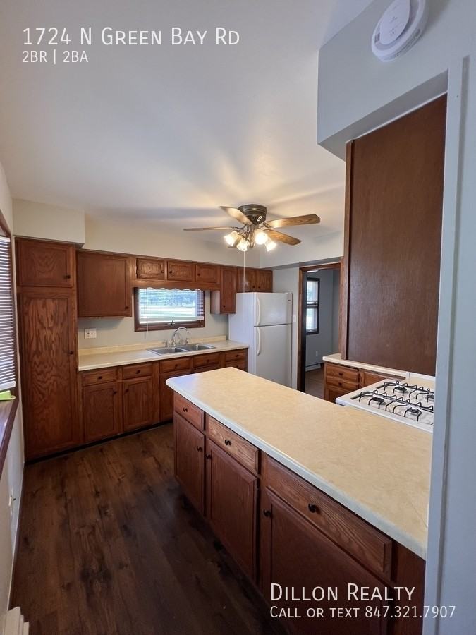 1724 Green Bay Rd - Photo 7 of 22