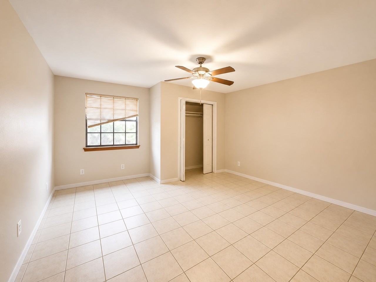 301 E La Vista Ave #A - Photo 7 of 12