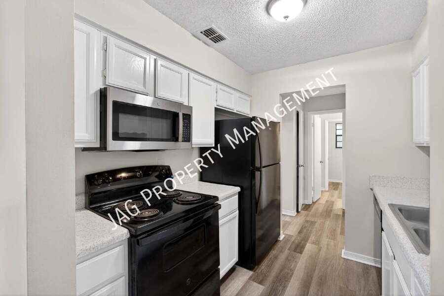 482 Bentwood Ln - Photo 2 of 27
