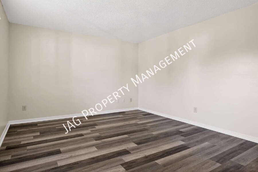 482 Bentwood Ln - Photo 3 of 27