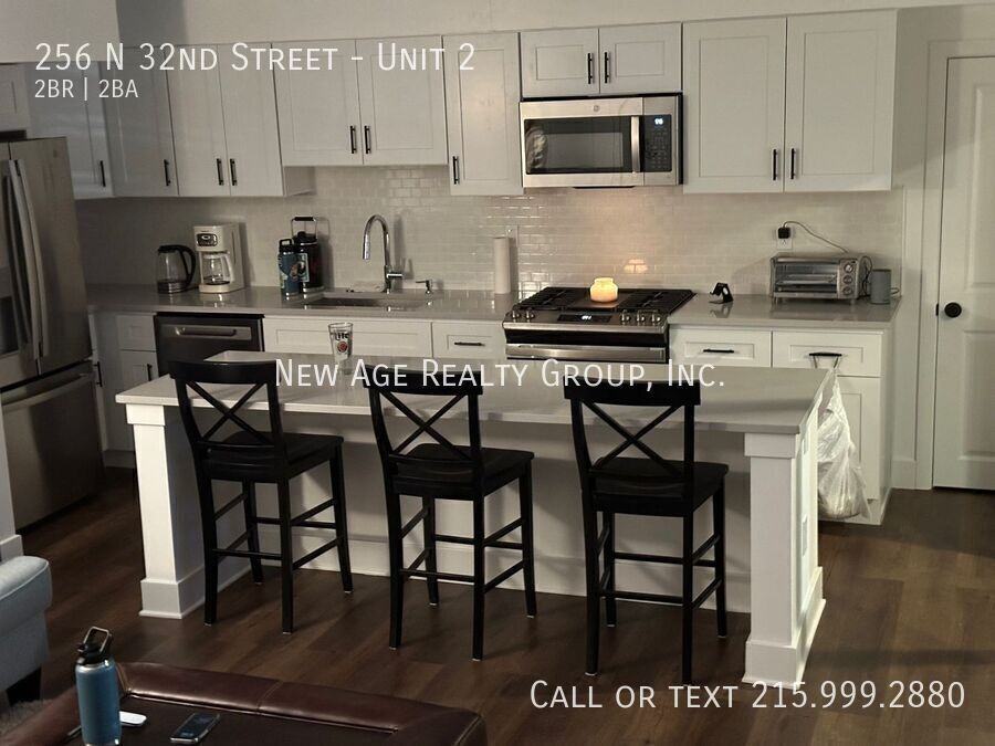 256 N 32nd St #2 - Photo 4 of 16