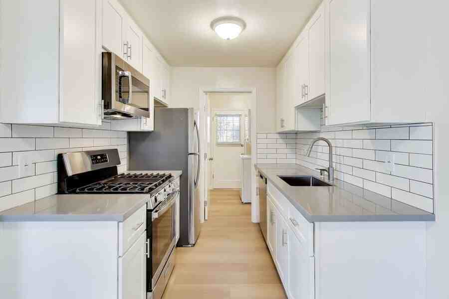 457 Ruth Ct - Photo 3 of 9