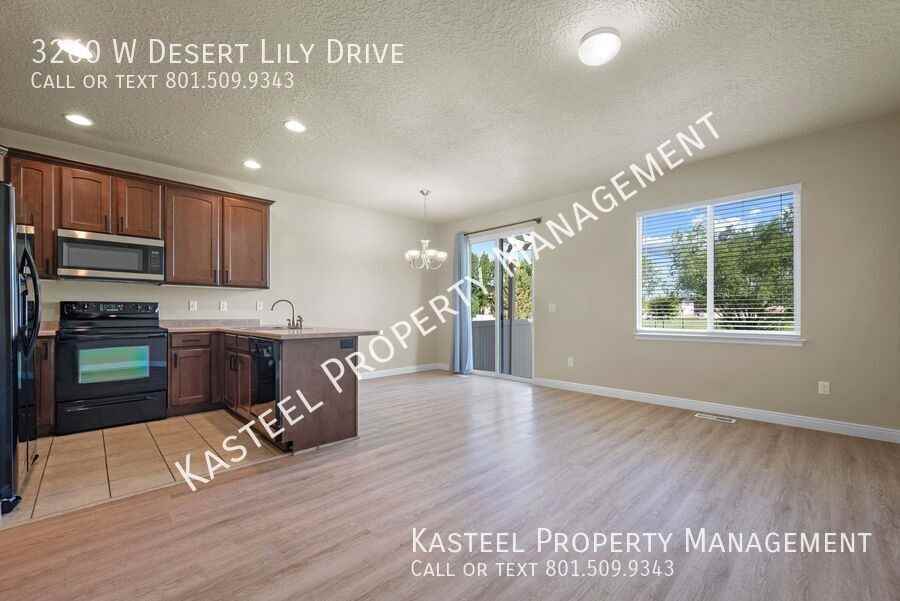 3260 W Desert Lily Dr - Photo 2 of 32