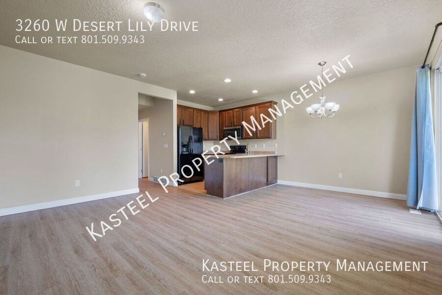 3260 W Desert Lily Dr - Photo 3 of 32