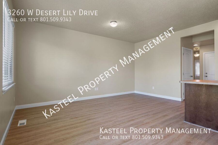 3260 W Desert Lily Dr - Photo 4 of 32