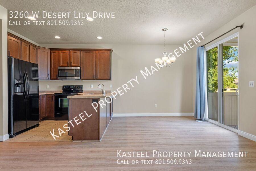 3260 W Desert Lily Dr - Photo 5 of 32