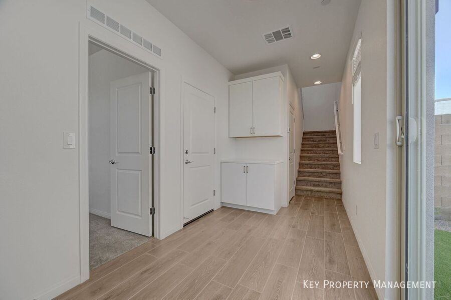 11636 Fleet Wing Ave - Photo 2 of 15
