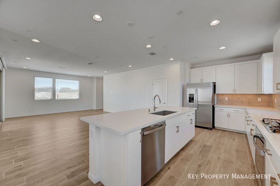 11636 Fleet Wing Ave - Photo 3 of 15