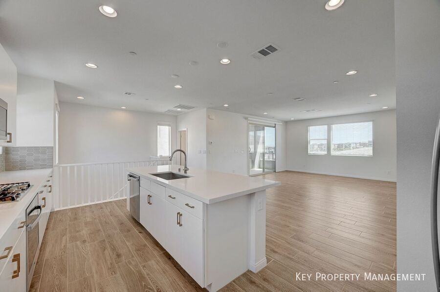 11636 Fleet Wing Ave - Photo 4 of 15