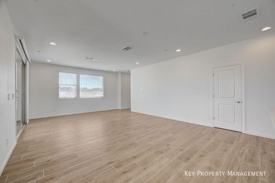 11636 Fleet Wing Ave - Photo 5 of 15
