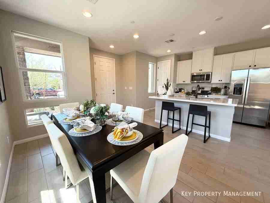 916 Cottonwood Hill Pl - Photo 3 of 32