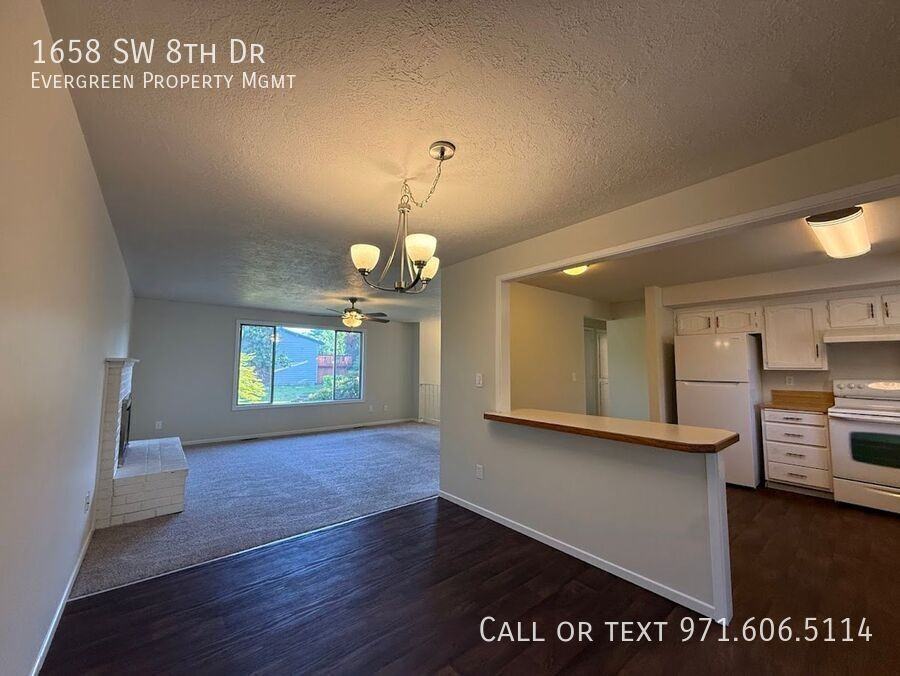 1658 Sw 8th Dr - Photo 7 of 37