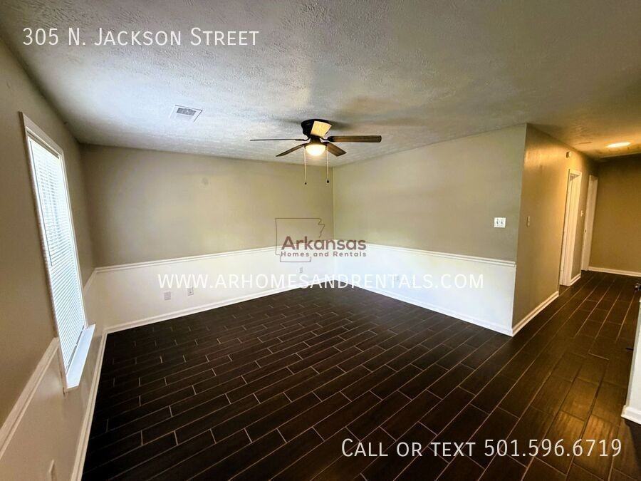 305 N Jackson St - Photo 2 of 13