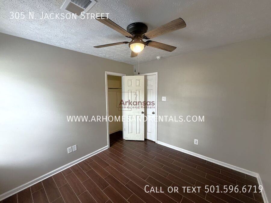 305 N Jackson St - Photo 7 of 13