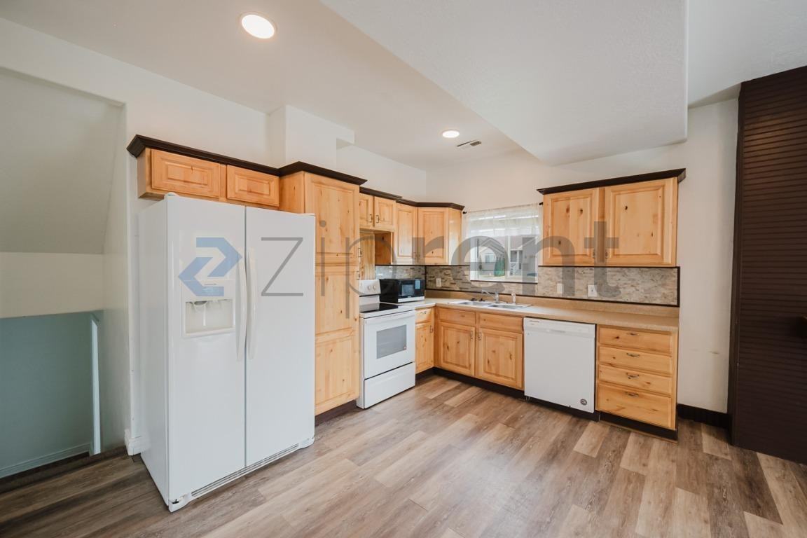 4532 S Greystock Cir - Photo 5 of 18