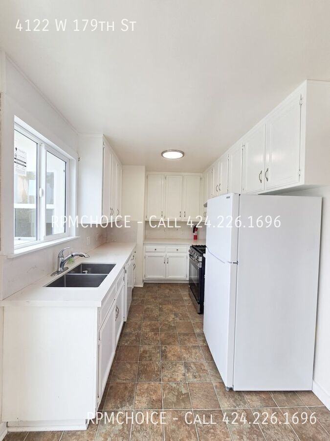 4122 W 179th St - Photo 6 of 21
