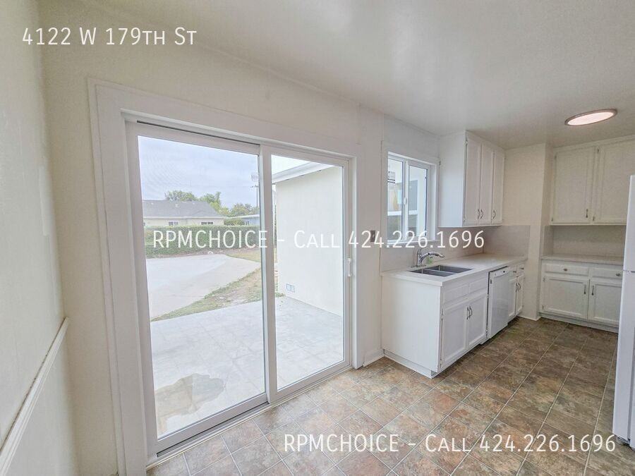 4122 W 179th St - Photo 7 of 21