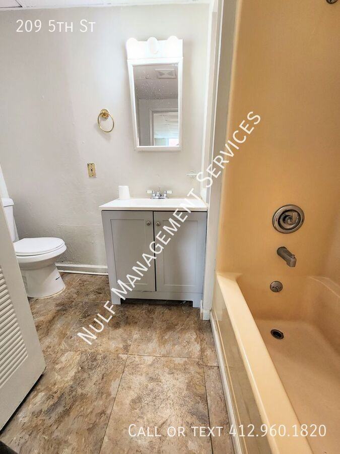 209 5th St - Photo 3 of 4