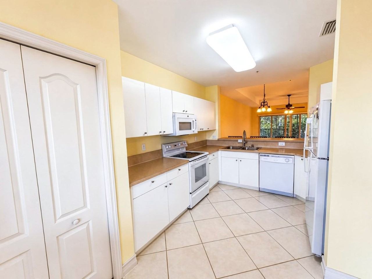 7811 Regal Heron Cir - Photo 5 of 28
