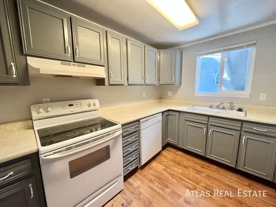 459 El Paso Blvd #I - Photo 2 of 16