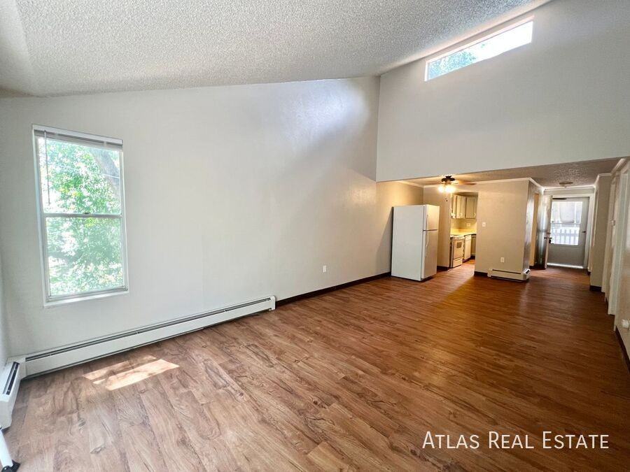 459 El Paso Blvd #I - Photo 4 of 16