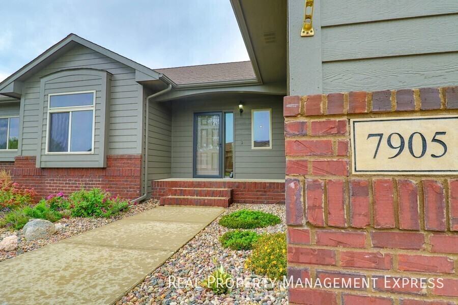 7905 S Grass Creek Dr - Photo 2 of 30