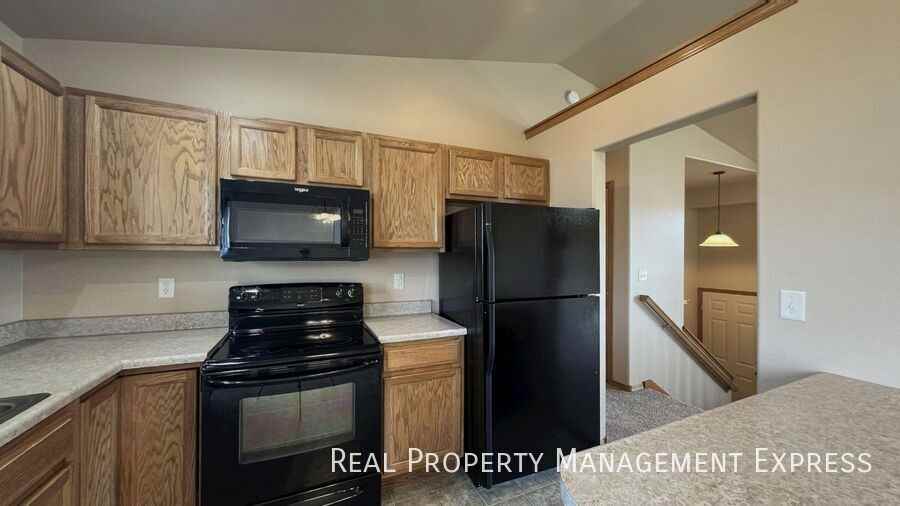 2508 N Aidan Ave - Photo 2 of 29