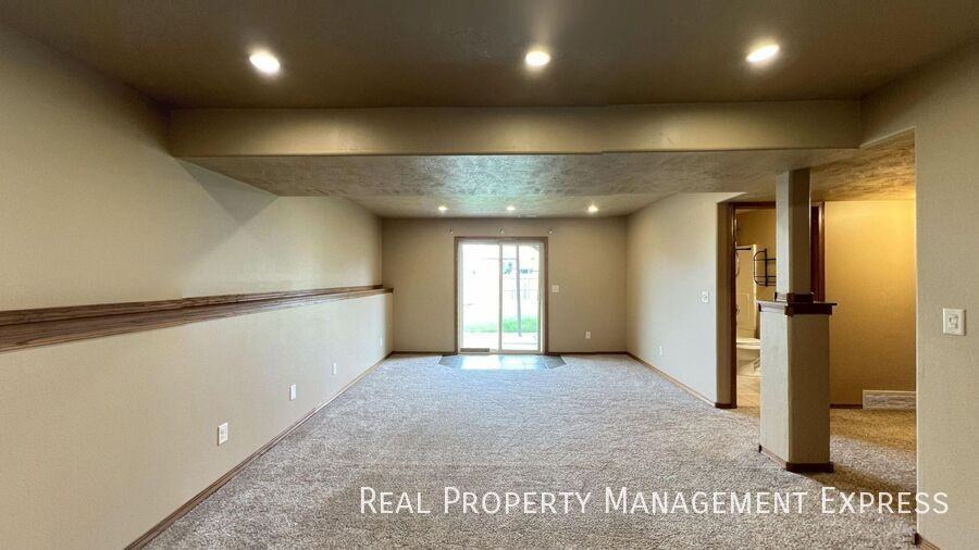 2508 N Aidan Ave - Photo 4 of 29