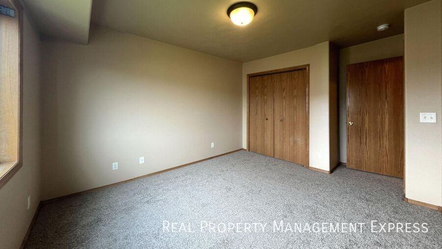 2508 N Aidan Ave - Photo 7 of 29