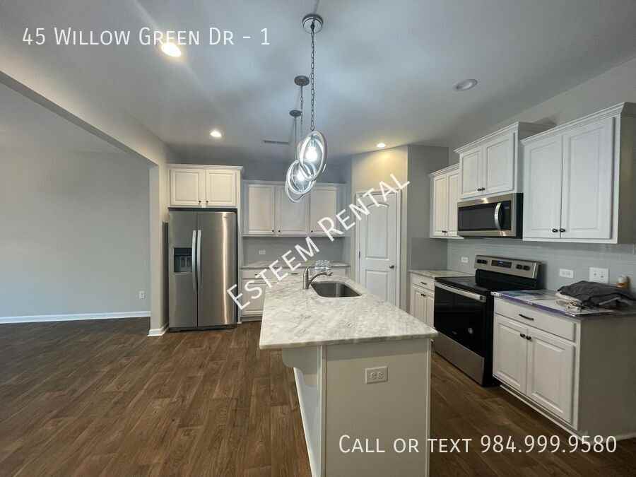 45 Willow Green Dr #1 - Photo 3 of 13