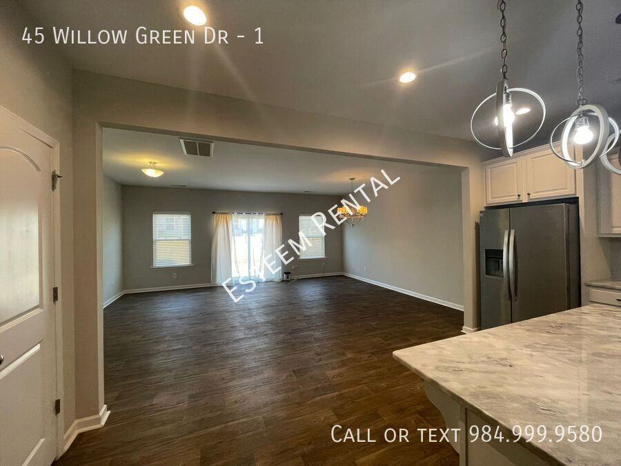 45 Willow Green Dr #1 - Photo 4 of 13
