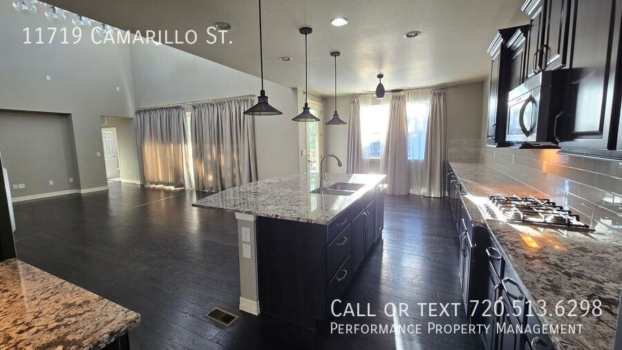 11719 Camarillo St - Photo 4 of 39