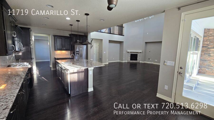 11719 Camarillo St - Photo 5 of 39