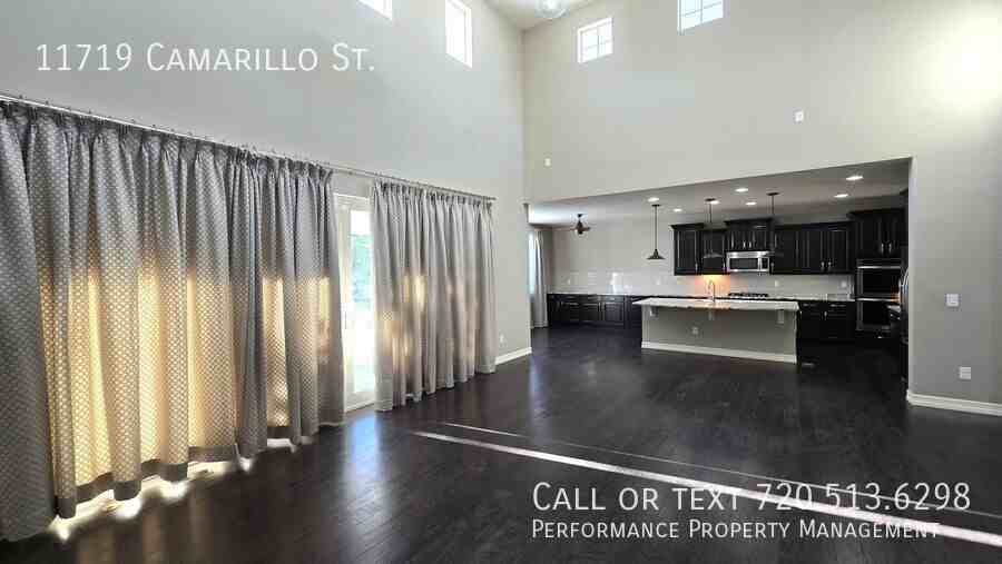 11719 Camarillo St - Photo 7 of 39