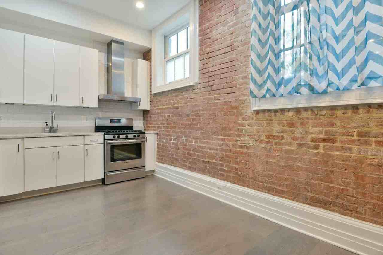 901 D St Ne #6 - Photo 2 of 16