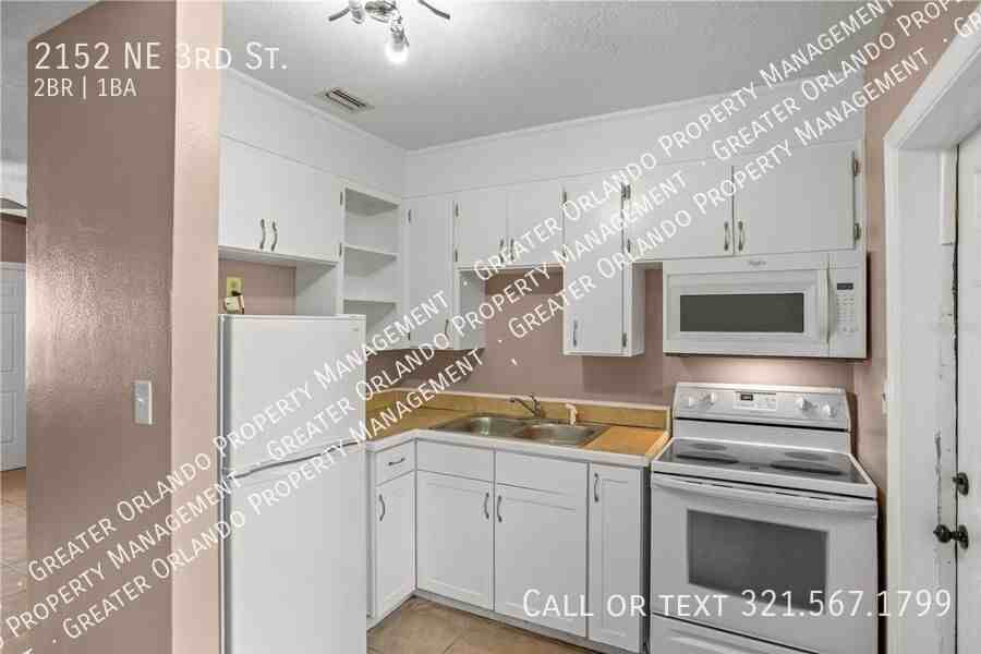 2152 Ne 3rd St - Photo 4 of 13