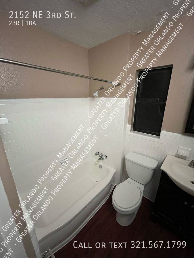 2152 Ne 3rd St - Photo 7 of 13